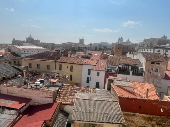 Imagen 1 de PISO CON VISTAS EN LA PLAZA DE LA CONCEPCIÓN DE CÁCERES