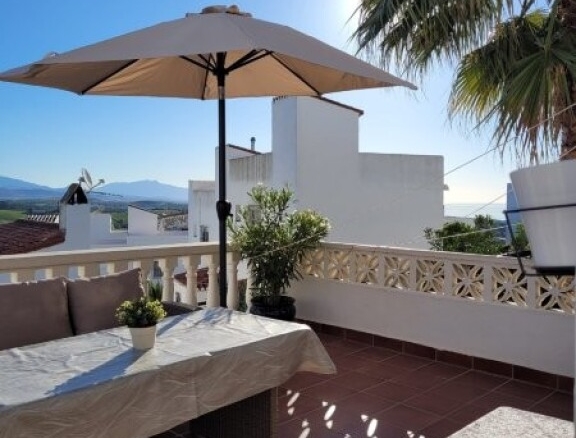 Imagen 2 de ESPECTACULAR ADOSADO DE 3 DORMITORIOS EN VENTA EN MANILVA PUEBLO