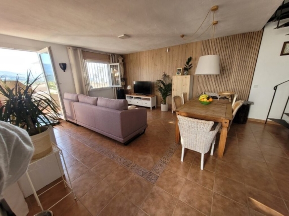 Imagen 4 de ESPECTACULAR ADOSADO DE 3 DORMITORIOS EN VENTA EN MANILVA PUEBLO