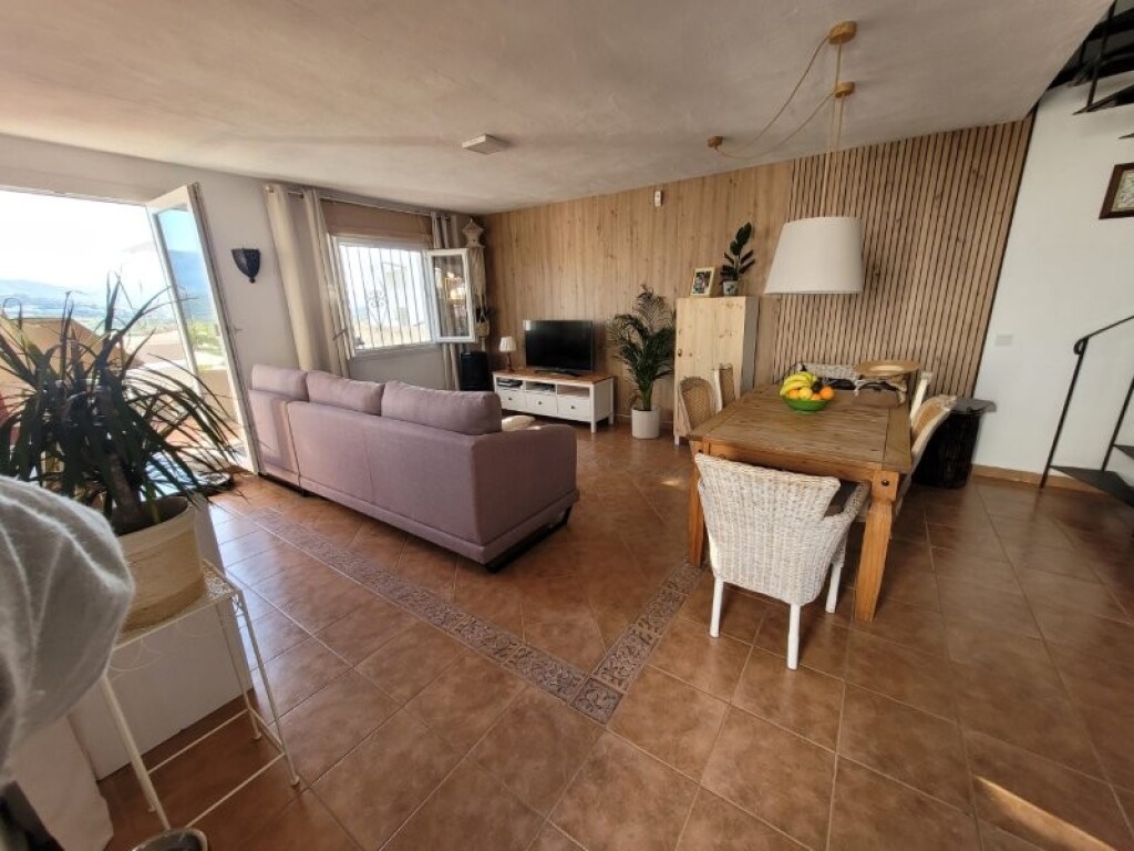 Imagen 4 de ESPECTACULAR ADOSADO DE 3 DORMITORIOS EN VENTA EN MANILVA PUEBLO