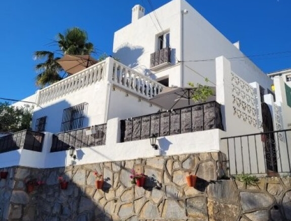 Imagen 1 de ESPECTACULAR ADOSADO DE 3 DORMITORIOS EN VENTA EN MANILVA PUEBLO