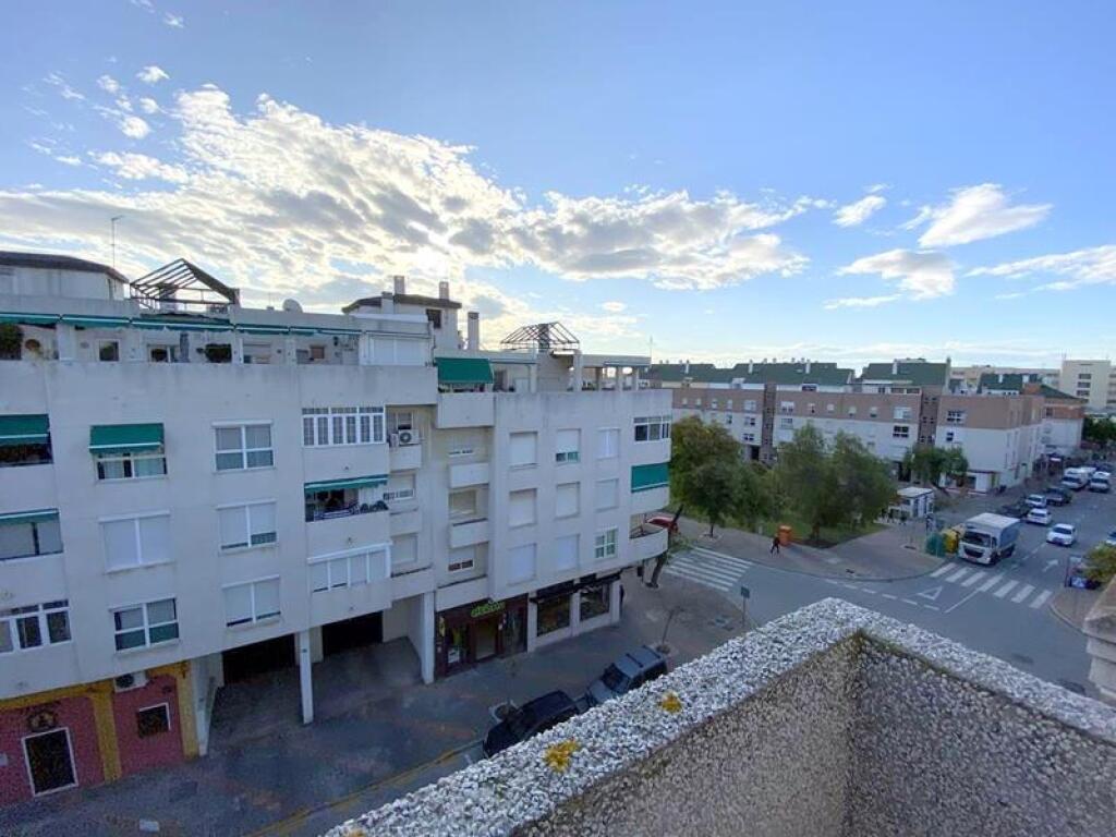 Imagen 2 de ¡¡ESTUPENDO ATICO EN C/ ANTIGONA (EL ROMERAL-TEATINOS) CERCA DEL CLINICO!