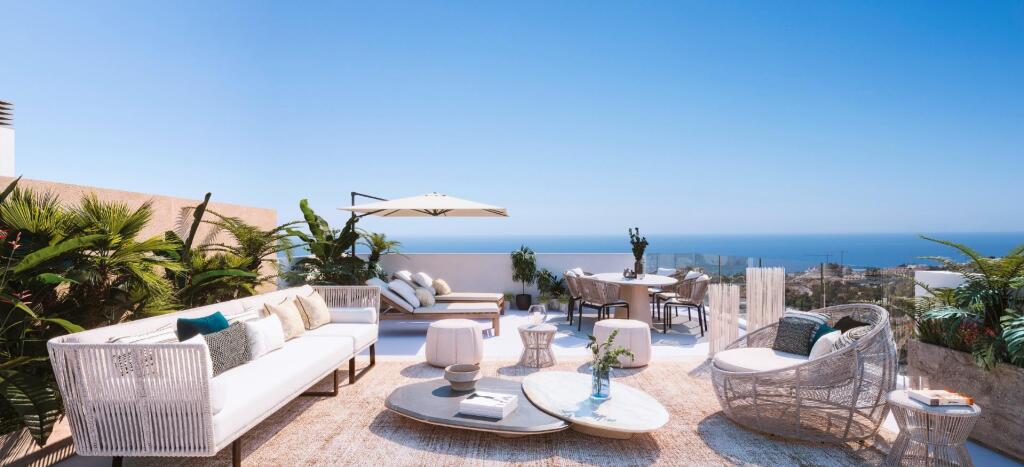 amplia terraza y SOLARIUM. en  BENALMÁDENA