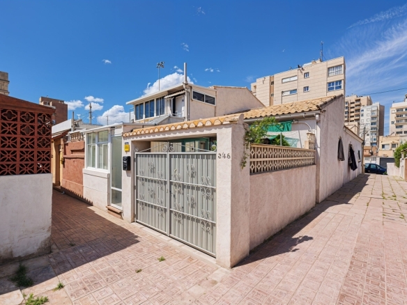Imagen 2 de Adosada en Venta en Nueva Torrevieja Alicante