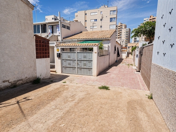 Imagen 3 de Adosada en Venta en Nueva Torrevieja Alicante
