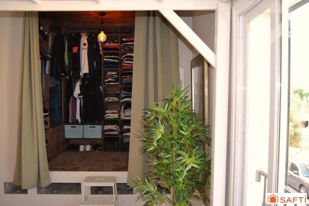 Imagen 3 de Moderna Casa Adosada con patio en venta.