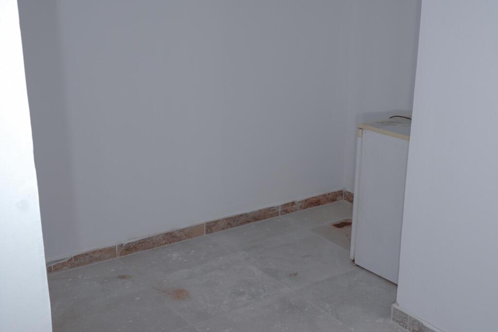 Imagen 2 de Local comercial en zona residencial – 2 niveles + salida de humos