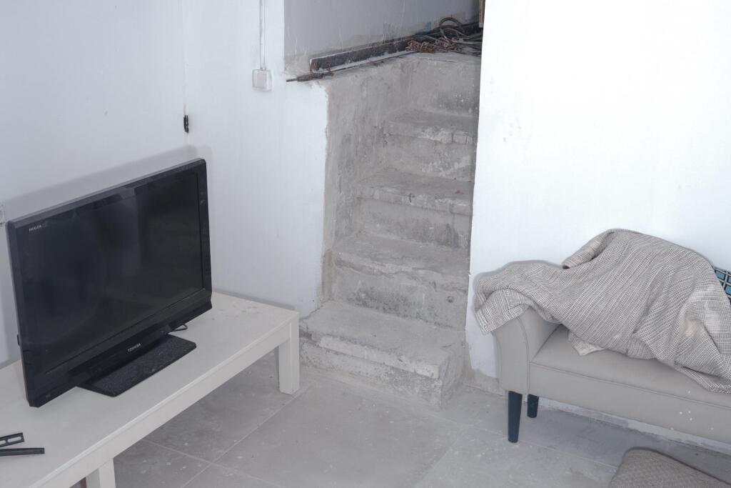 Imagen 3 de Local comercial en zona residencial – 2 niveles + salida de humos