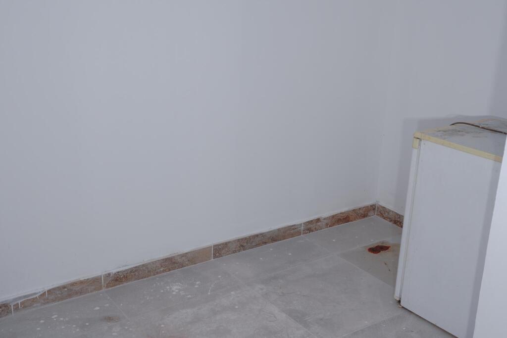 Imagen 4 de Local comercial en zona residencial – 2 niveles + salida de humos