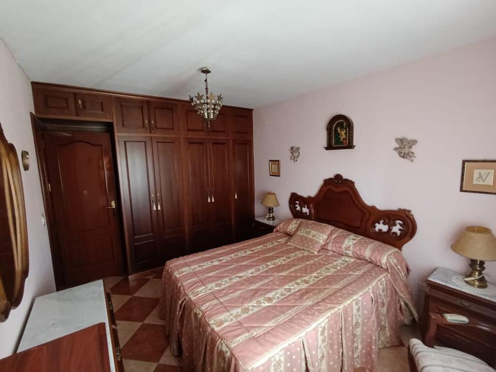 Imagen 2 de OPORTUNIDAD ÚNICA: VIVIENDA CON VISTAS ESPECTACULARES EN RECINTO CERRADO CON JARDINES Y ZONA INFANTIL