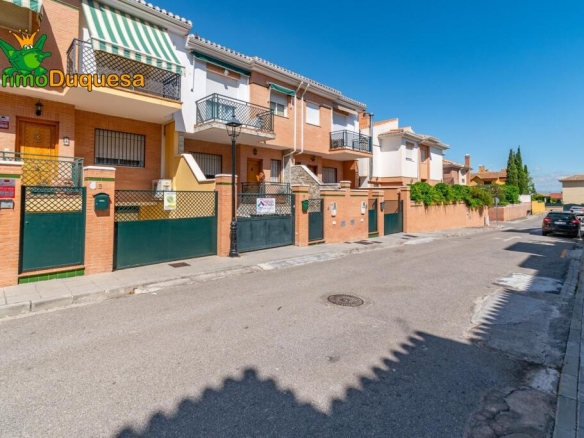 Imagen 2 de Casa adosada en la entrada de Ogijares (Junto al PTS)