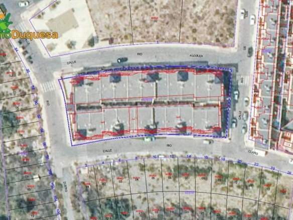 Imagen 2 de Conjunto residencial de 21 casas adosadas terminadas (OKUPADAS).