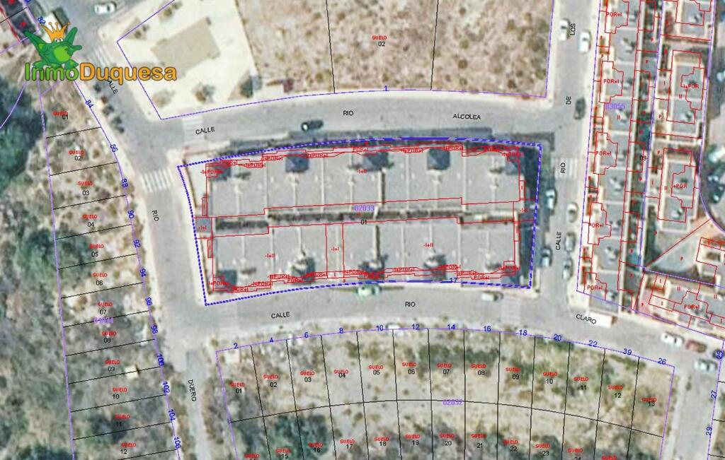 Imagen 2 de Conjunto residencial de 21 casas adosadas terminadas (OKUPADAS).