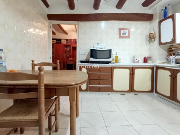 Imagen 3 de Casa de pueblo en venta en el centro de Bell-lloc d'Urgell ✨ ¡Oportunidad única a solo 14 minutos de Lleida!