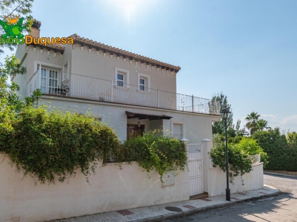 Imagen 4 de CHALET de reciente construcción.