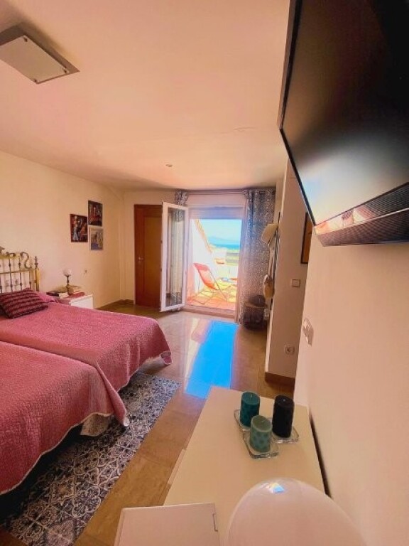 Imagen 3 de ADOSADO DÚPLEX EXCLUSIVO CON VISTAS AL MAR  EN SABINILLAS