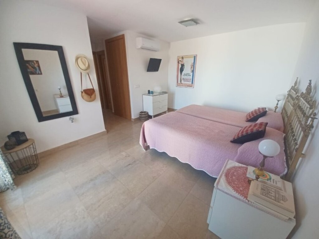 Imagen 4 de ADOSADO DÚPLEX EXCLUSIVO CON VISTAS AL MAR  EN SABINILLAS