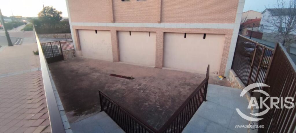 Imagen 3 de LOCAL COMERCIAL EN YUNCLER **NO SE PUEDE HACER CAMBIO USO**