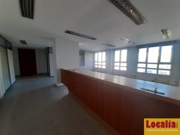 Imagen 2 de Oficinas luminosas con garaje en Burgos