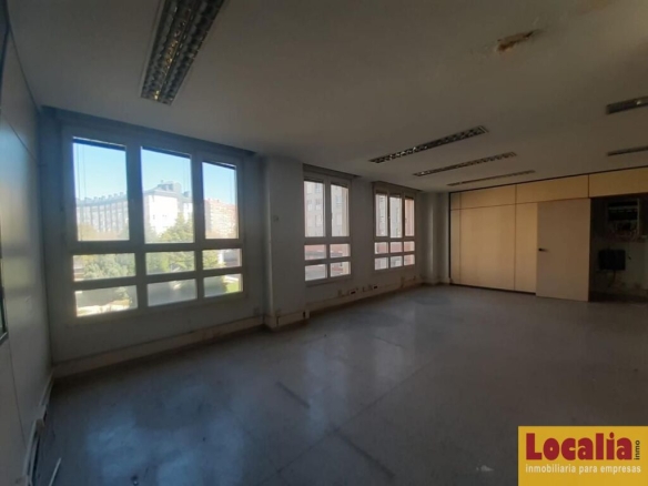 Imagen 3 de Oficinas luminosas con garaje en Burgos