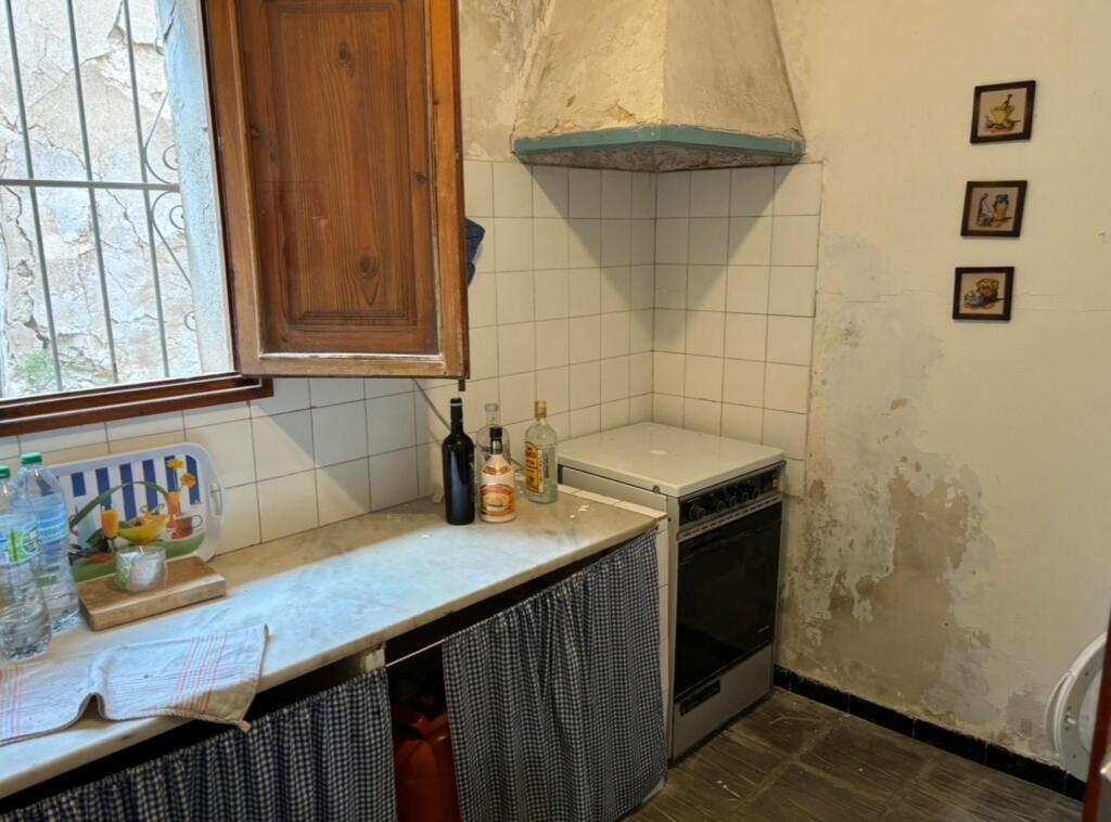 Imagen 2 de Gran casa de pueblo para reformar. Muy bien situada