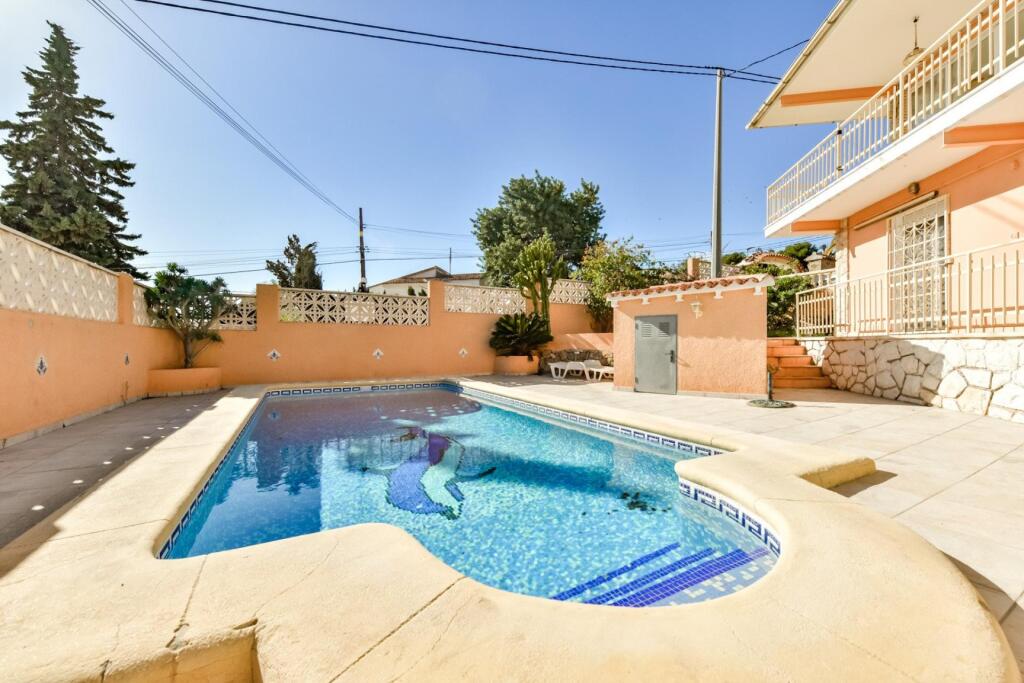 piscina y vista al Peñon
