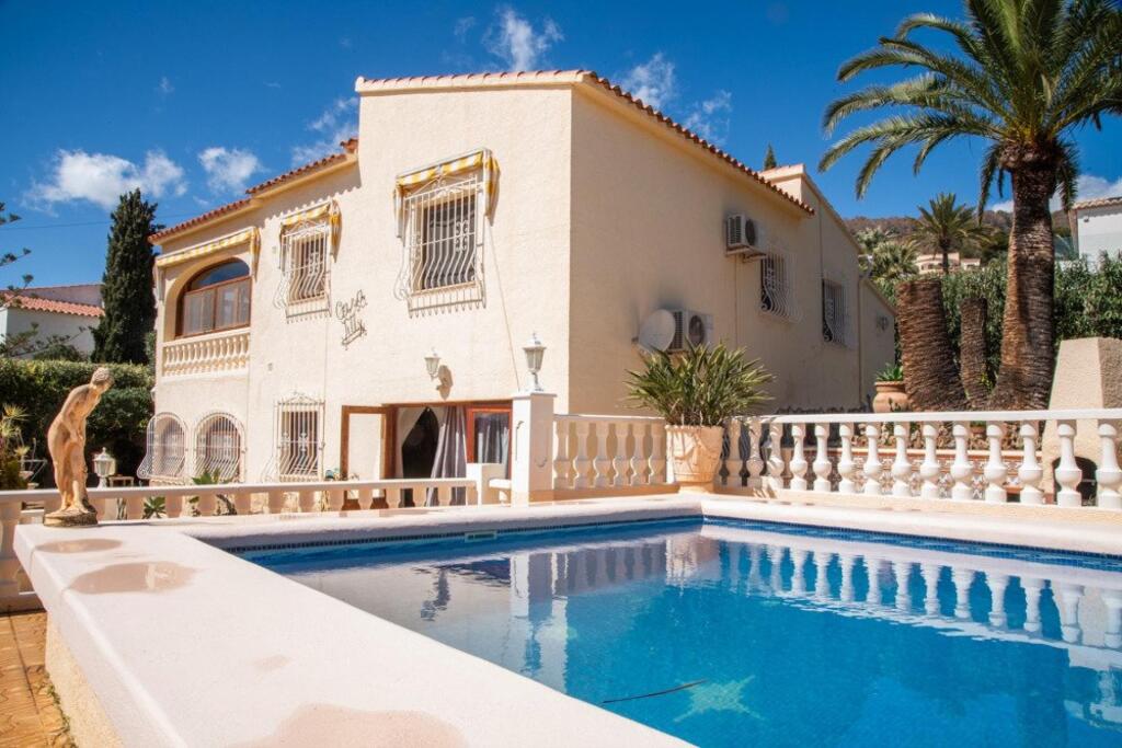 Imagen 2 de Villa con piscina y jardin precioso