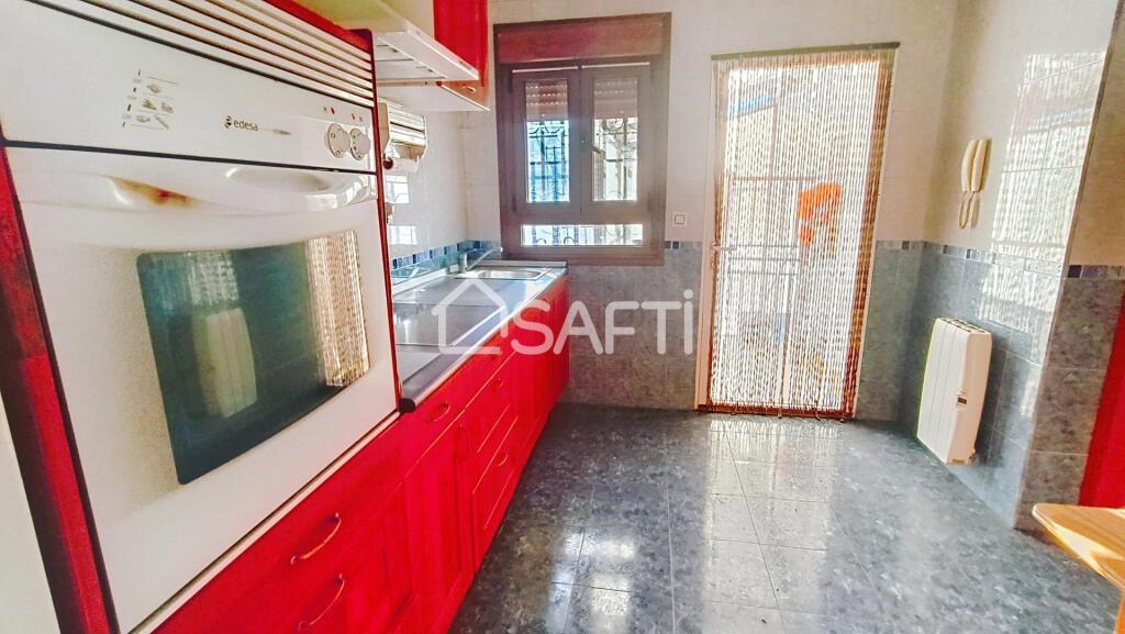 Imagen 2 de CASA EN LA FELGUERA CON PATIO SOLEADO Y VISTAS ESPECTACULARES