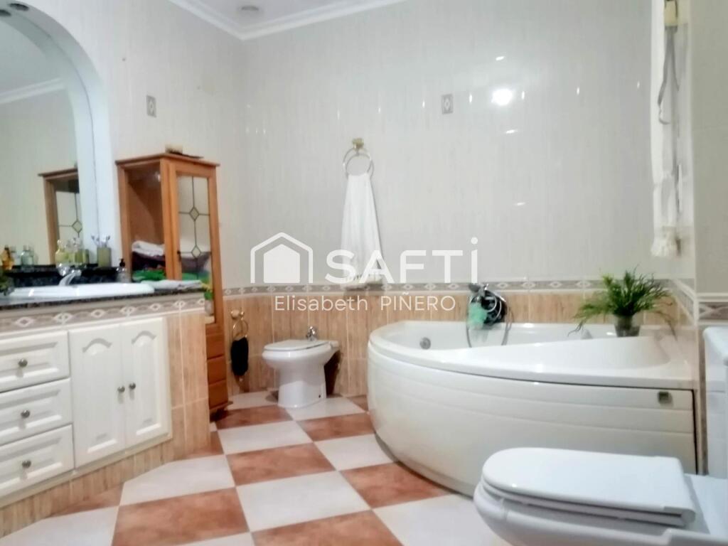 Imagen 2 de GRAN CASA AMUEBLADA EN PLANTA BAJA. ZONA DE PARQUES NUEVOS