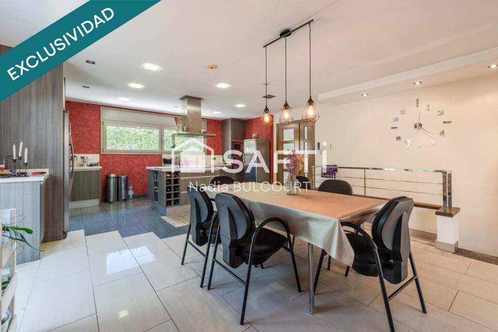 Imagen 3 de Exclusiva villa de lujo con piscina y vistas panorámicas a Montserrat