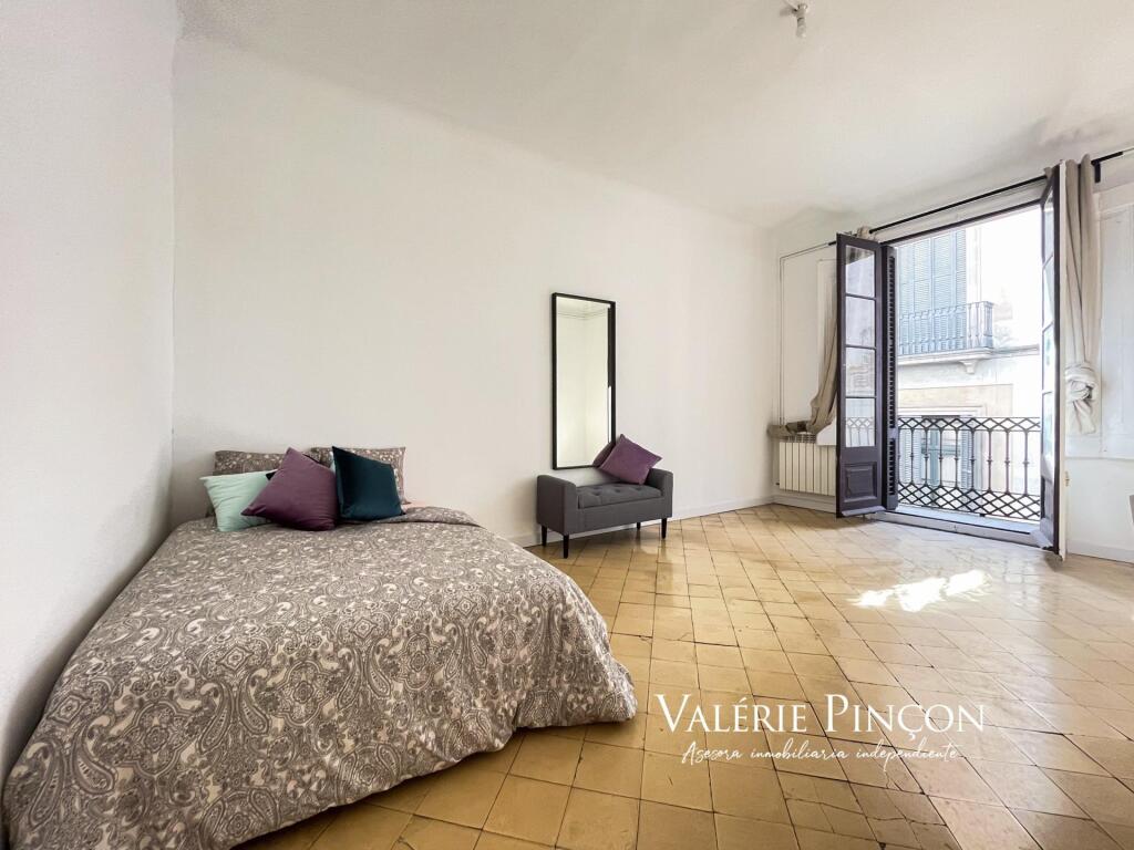 Imagen 2 de PISO AMPLIO CON 6 DORMITORIOS EN EL CORAZÓN DEL BARRIO GÓTICO