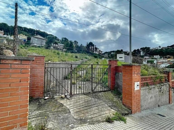 Imagen 3 de Terreno ideal para vivir y crecer en Canyelles.