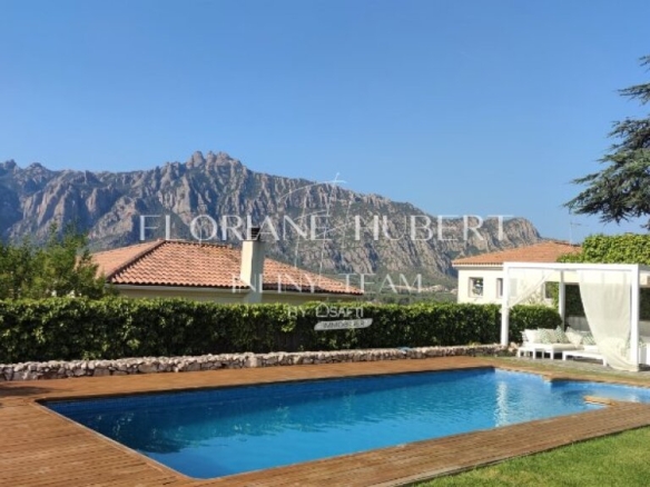 Imagen 1 de EXCEPCIONAL CASA DE LUJO A 40KM DE BARCELONA CON VISTAS INCREIBLES A MONTSERRAT