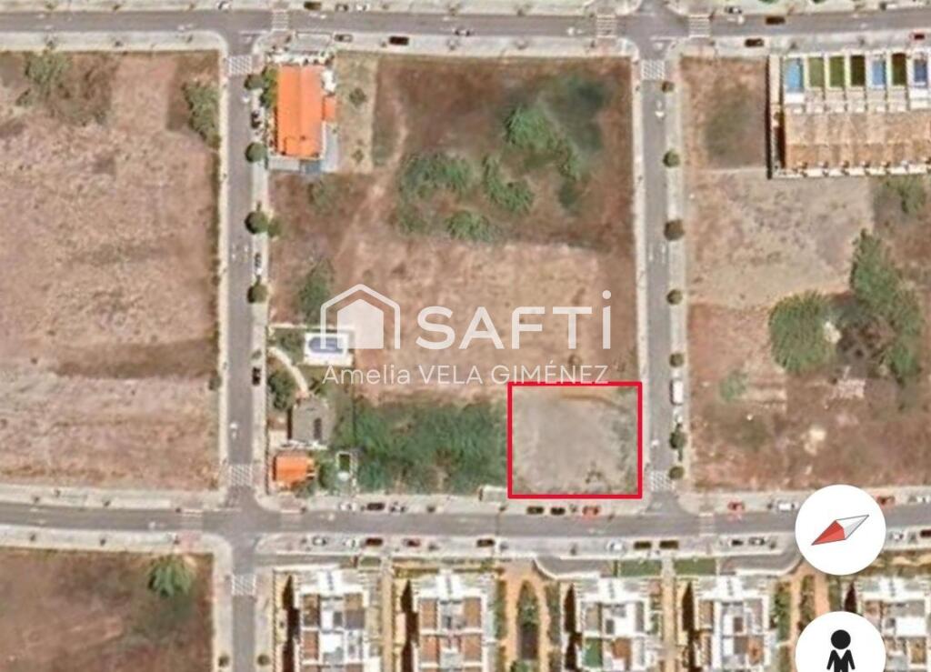 Imagen 2 de Solar urbano esquinero en segunda línea de playa