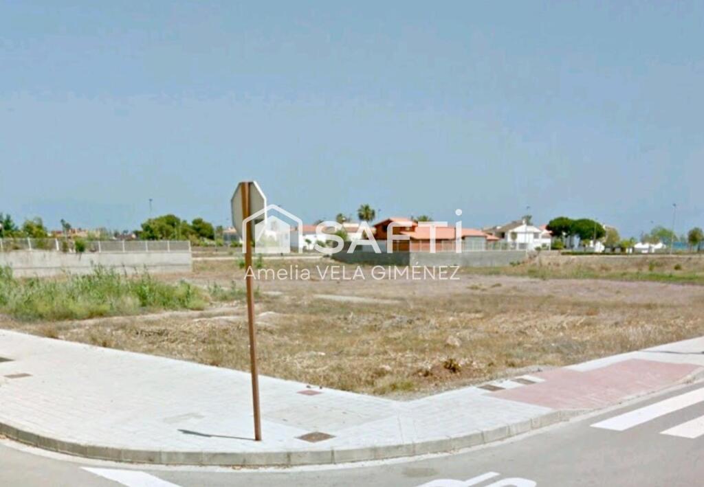 Imagen 3 de Solar urbano esquinero en segunda línea de playa