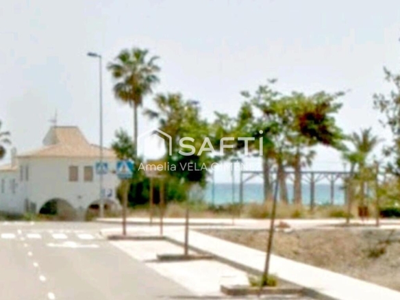 Imagen 4 de Solar urbano esquinero en segunda línea de playa