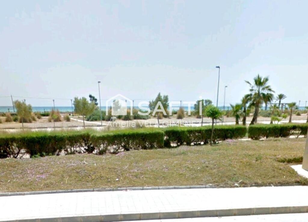 Imagen 4 de Solar urbano de 1200m en primera línea de Playa
