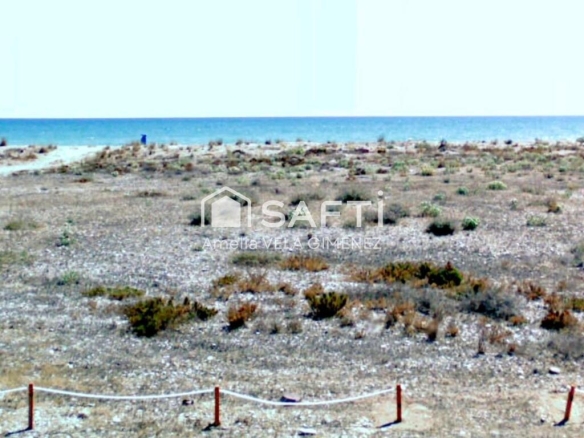 Imagen 1 de Solar urbano de 1200m en primera línea de Playa