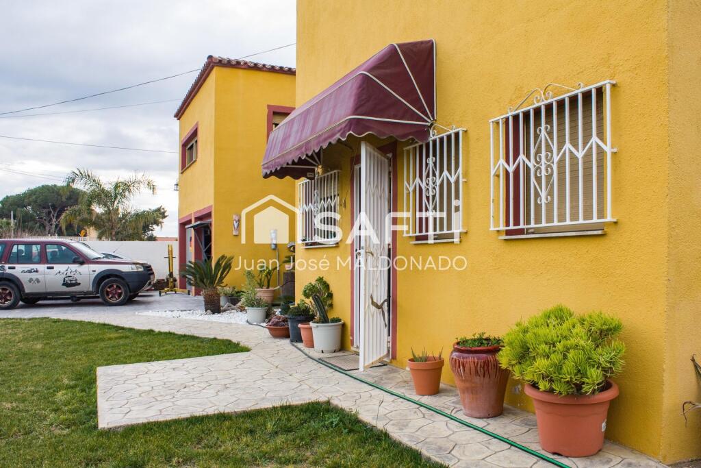Imagen 4 de Vive el Mar: Tu Chalet Exclusivo en Benicarló ¡Donde el lujo se funde con la brisa marina!