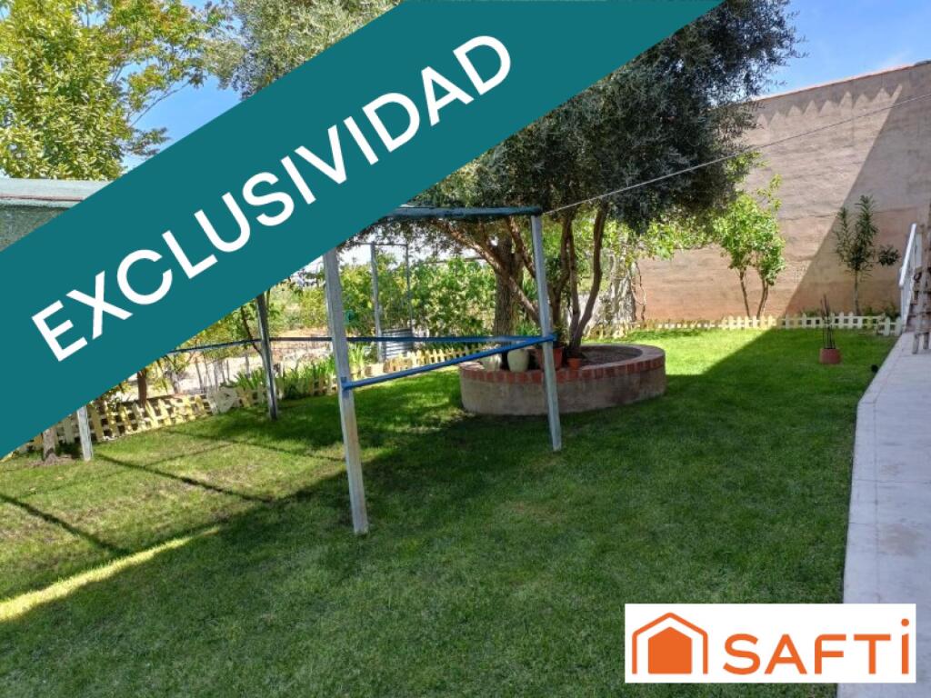 Imagen 2 de "Perfecta para familias que buscan calidad de vida."   Déjame que te cuente....te presentamos este extraordinario chalet con piscina de obra