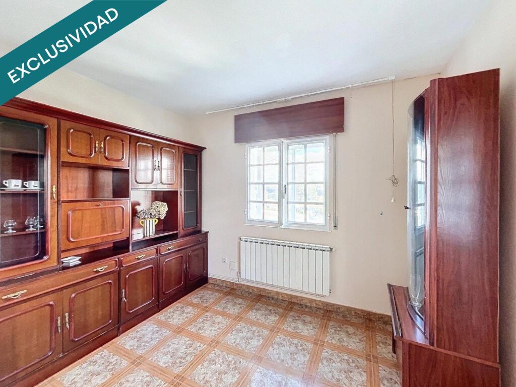Imagen 4 de Oportunidad de comprar un piso de 138m2 con garaje de 50m2 para dos coches a pocos minutos del centro de Santiago de Compostela.