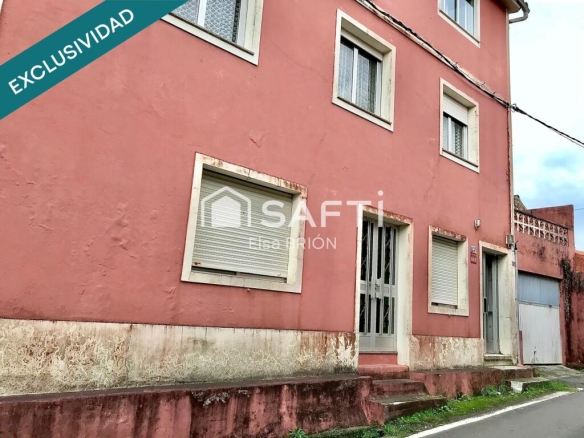 Imagen 1 de Amplia casa en con terraza cubierta