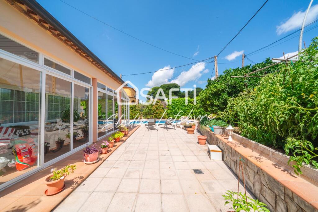 Imagen 2 de ✨ ¡En venta - Casa con piscina en Roses