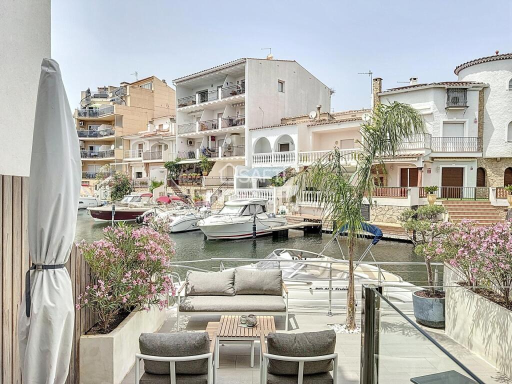 Imagen 2 de Excepcional casa en el canal en Empuriabrava
