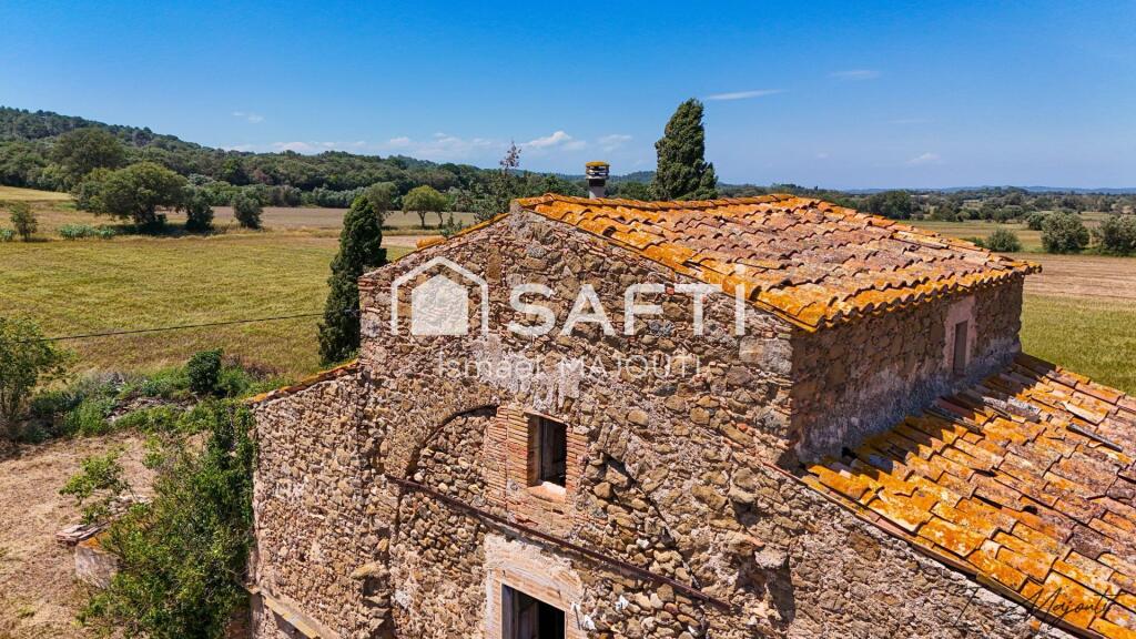 Imagen 3 de Imponente Masía Catalana para Reformar con Terreno y Vistas en Venta en Casavells