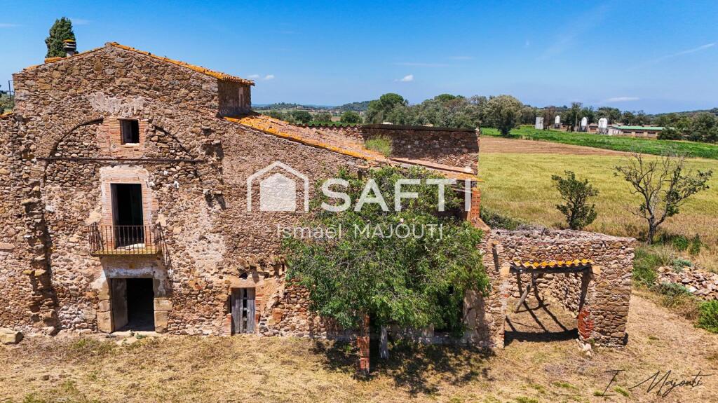 Imagen 4 de Imponente Masía Catalana para Reformar con Terreno y Vistas en Venta en Casavells