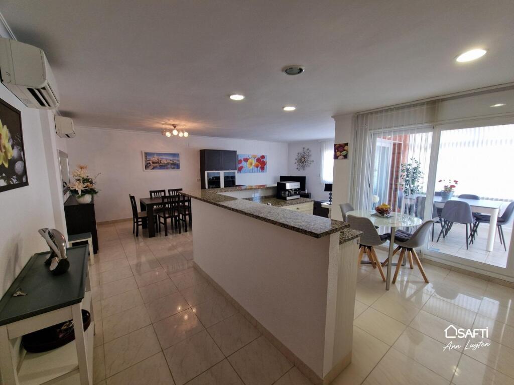 Imagen 2 de Ático en venta centro Roses a 350m de la playa