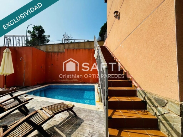 Imagen 2 de Se vende casa con piscina en urb. Lloret Blau