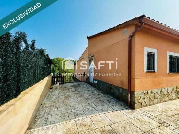 Imagen 3 de Se vende casa con piscina en urb. Lloret Blau