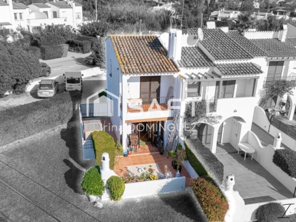 Imagen 1 de Casa Paredada en Urbanización Santa Catarina - El Club del Propietario Imagen 1 de Casa Paredada en Urbanización Santa Catarina